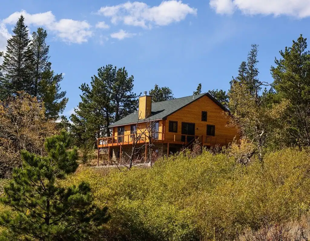 Genco Homes - Exterior Hillside cabin
